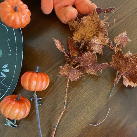 HUGE Lot FALL Harvest THANKSGIVING Decor- SCARECROW Football PUMPKIN Indian Corn - Picture 9 of 15